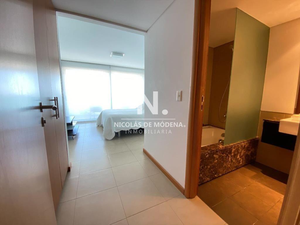 Alquila apartamento en Peninsula Punta del Este, de 3 dormi