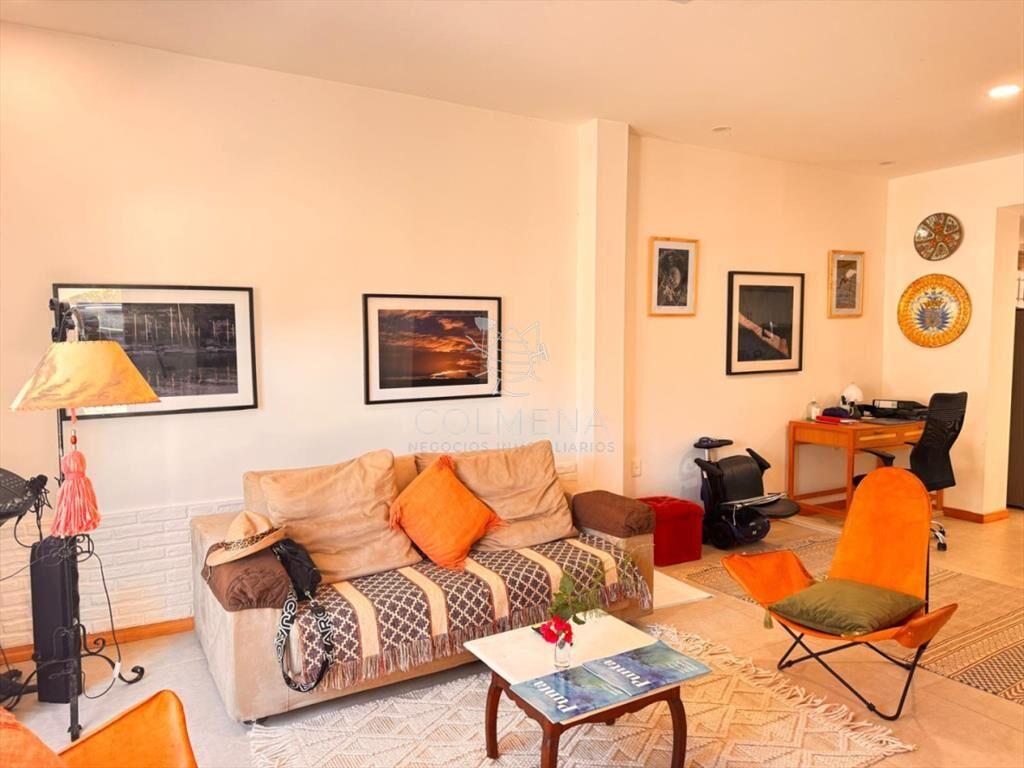 EN VENTA! Espectacular casa reciclada a nueva, con dos apar
