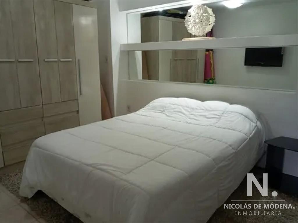 Vendo casa de 4 dormitorios,3 baños y piscina climatizada.