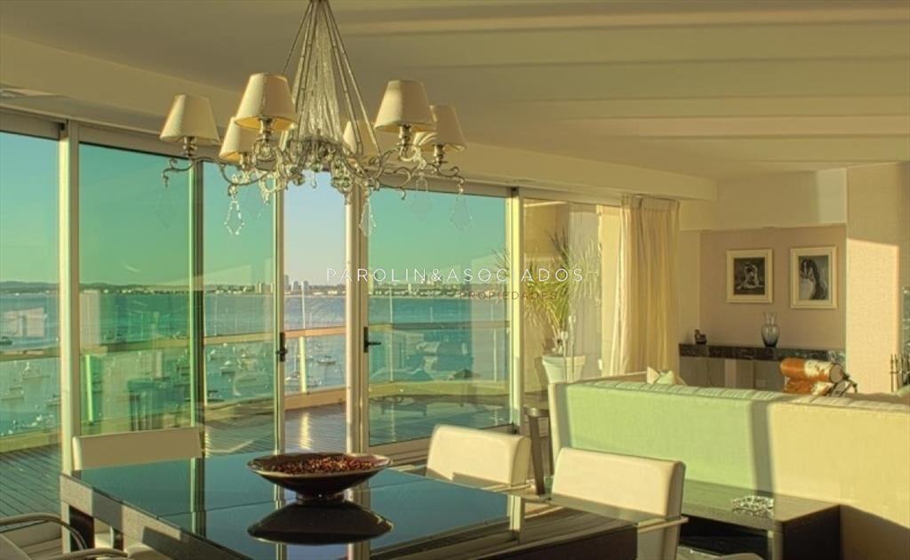Penthouse de 4 dormitorios en venta en edificio