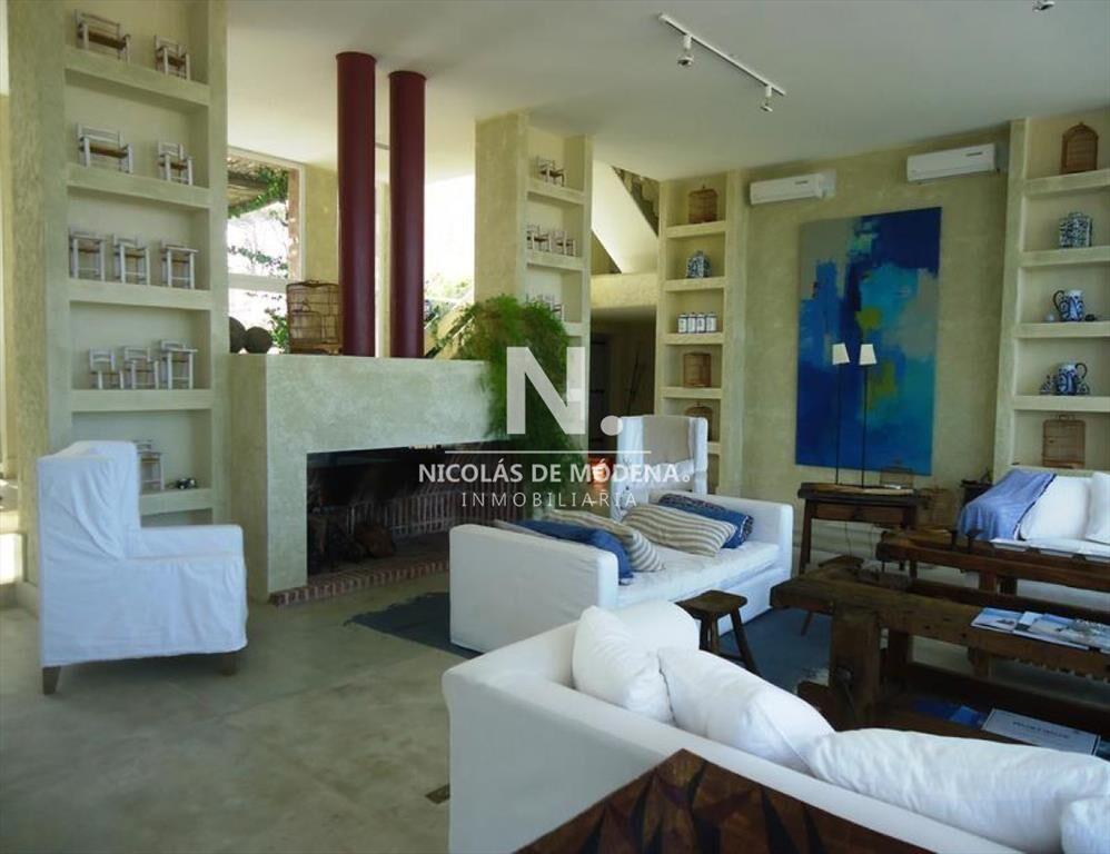 Excelente casa frente al Mar en la zona Montoya de 4 dormit