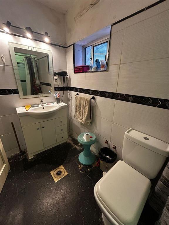 Venta Casa 5 Dormitorios, 2 baños, Parrillero, Cochera y Pa