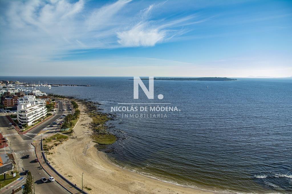 Departamento de 4 dormitorios en venta frente al