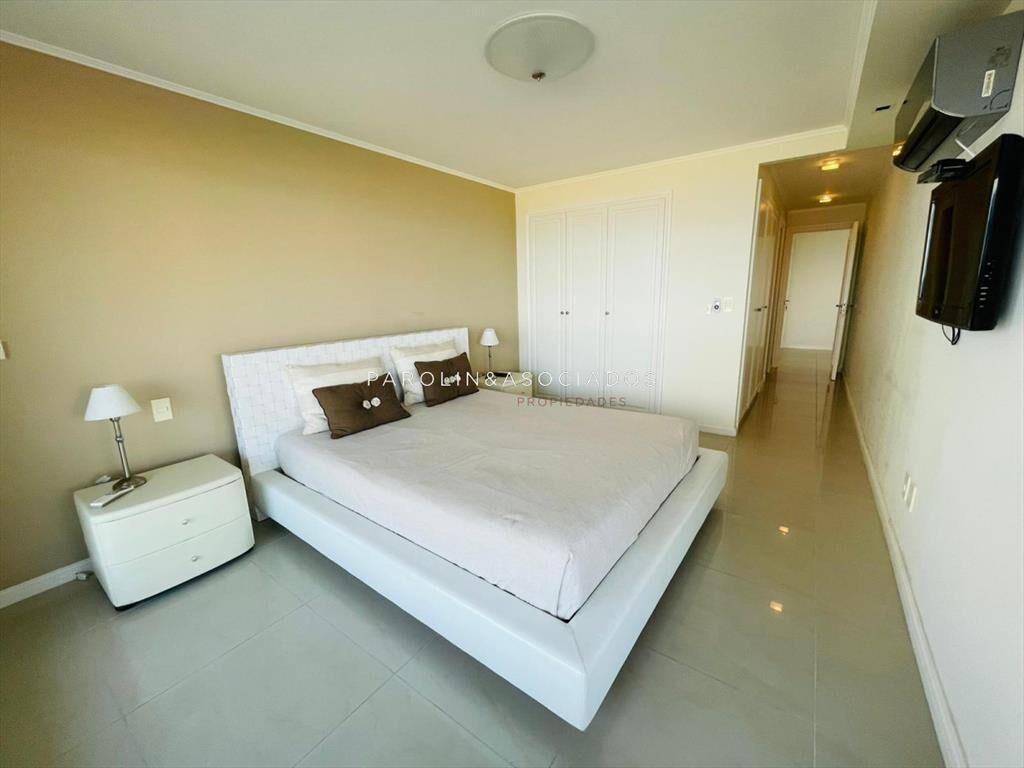 Apartamento en venta de 3 suites en Torre Punta