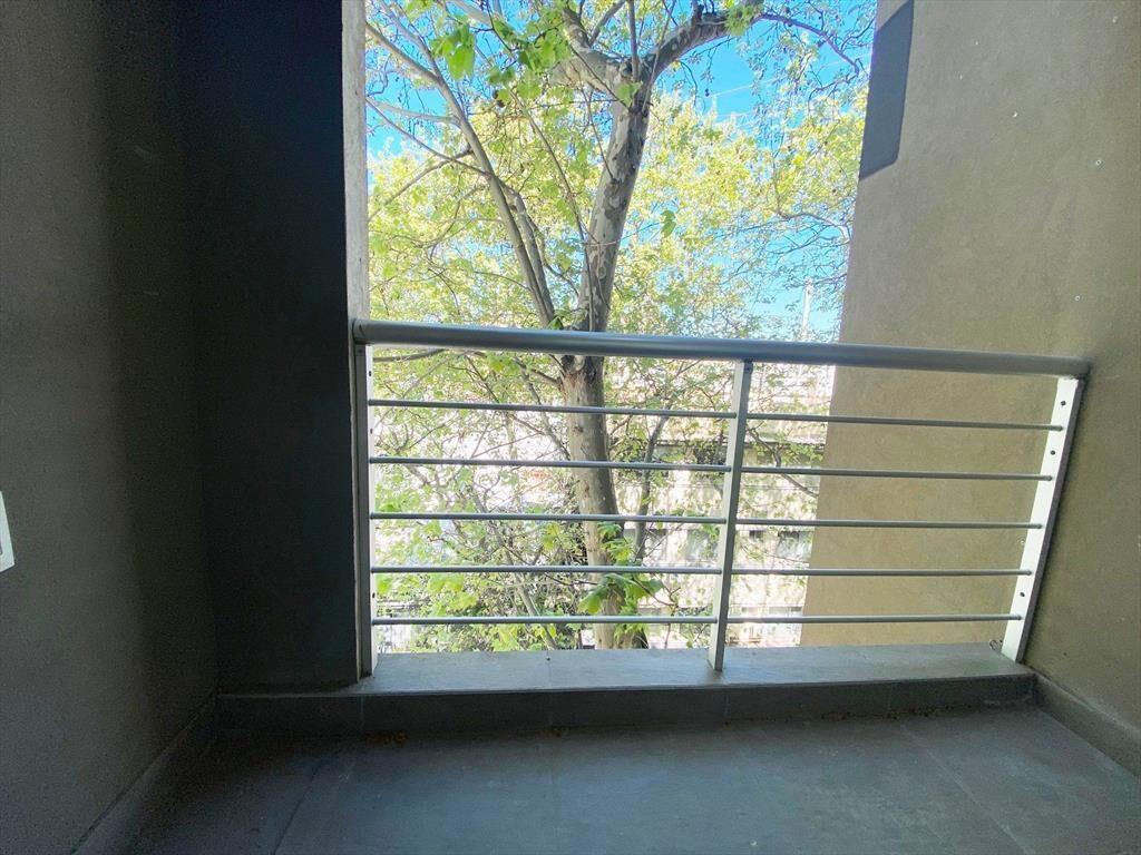Alquiler - Apartamento al frente con un dormitorio en Cordón