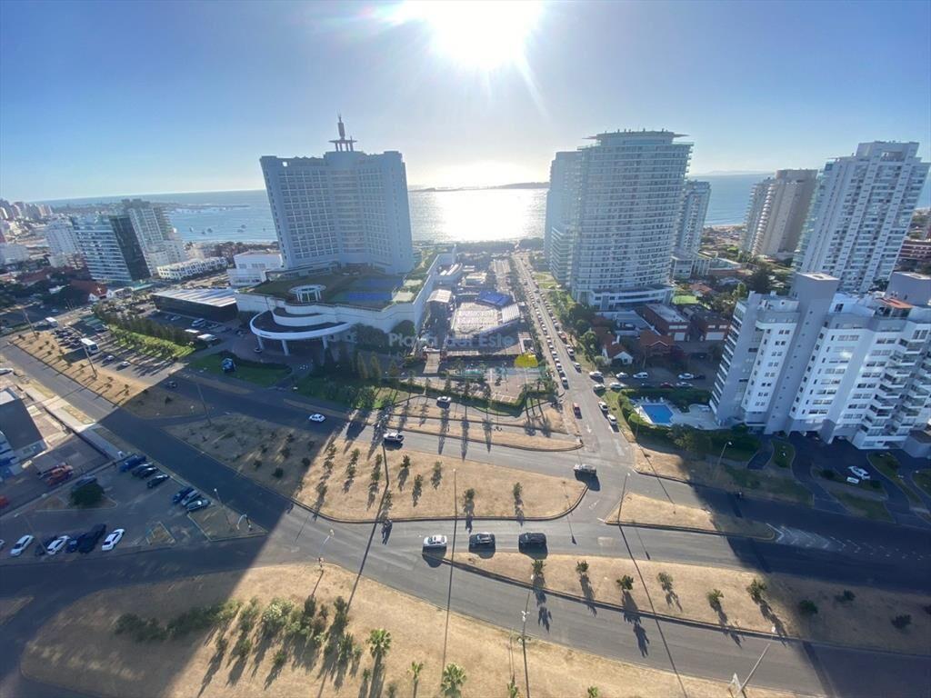 Apartamento de 2 dormitorios y medio en alquiler