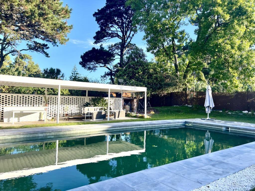 Amplia casa en Cantegril, Punta del Este. 509m2 y