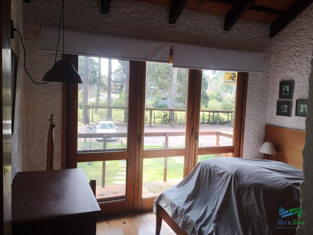Muy lindo dúplex, en un entorno muy natural y cerca de una