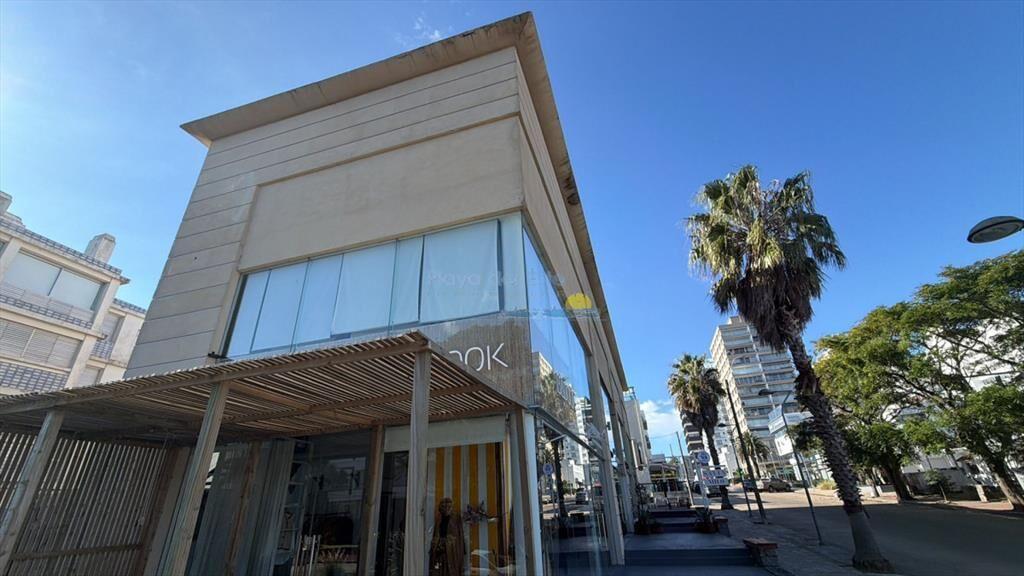 Locales en Venta en Punta del este con renta todo