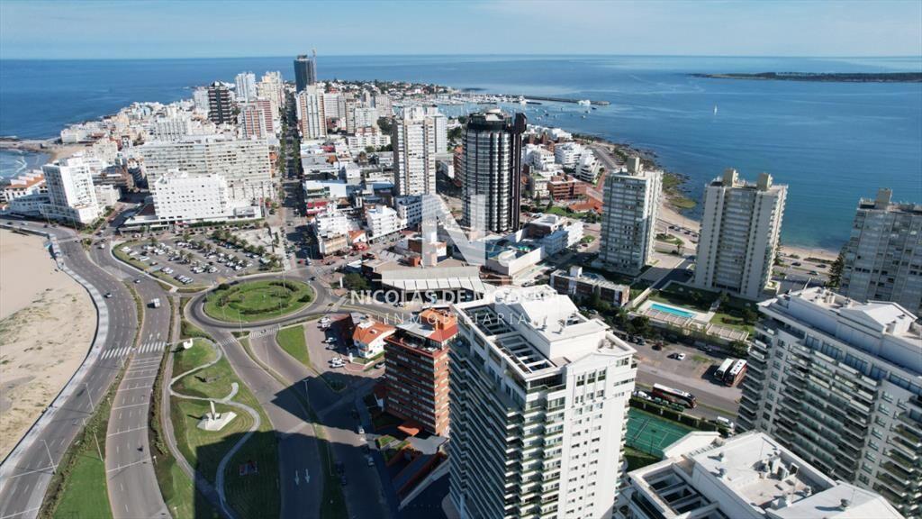 Apartamento en Venta de 3 dormitorios Frente al ,