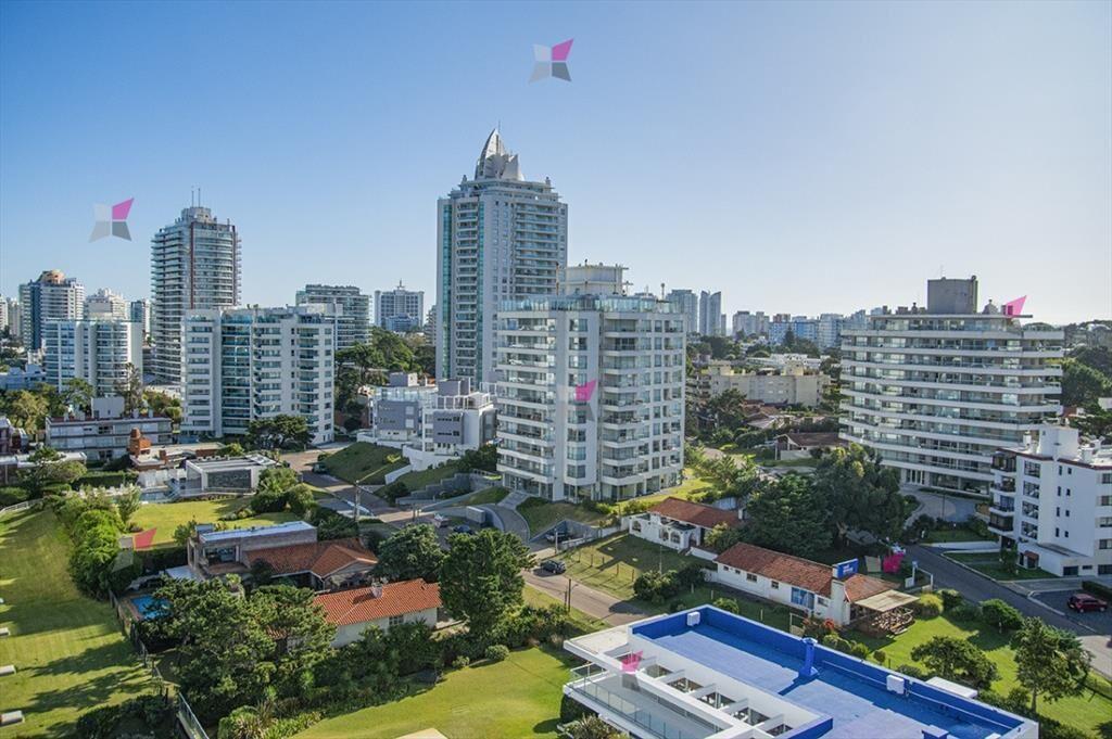 VENTA DE APARTAMENTO DE 3 DORMITORIOS EN EDIFICIO TIBURON P