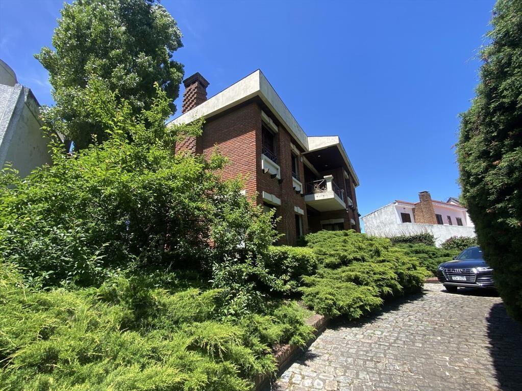 VENTA PROPIEDAD CARRASCO: MAGNIFICA RESIDENCIA