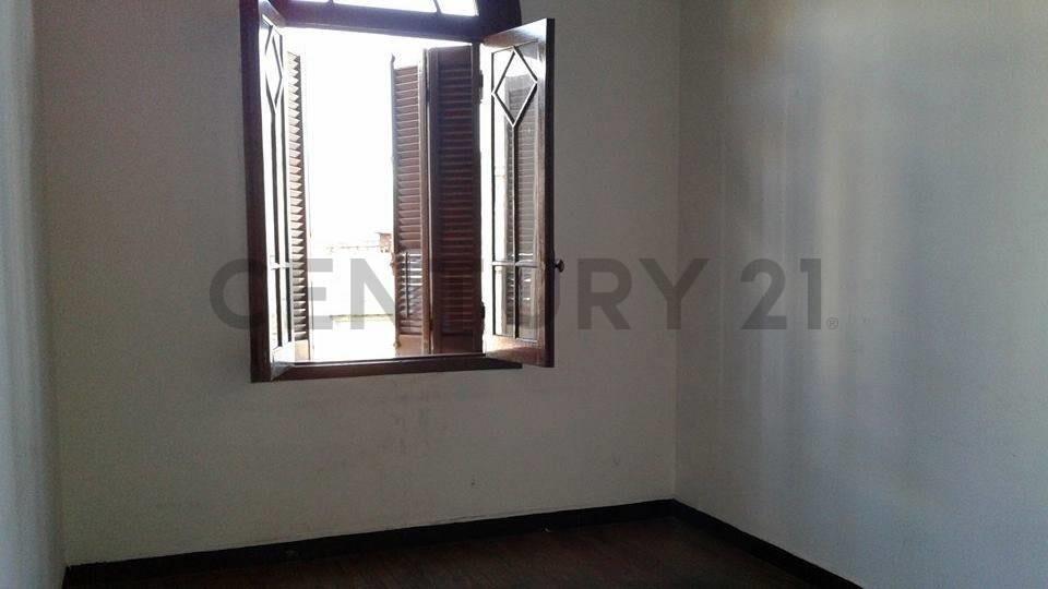 Casa de altos al frente. VILLA MUñOZ. 4 DORM. BALCON. Con...