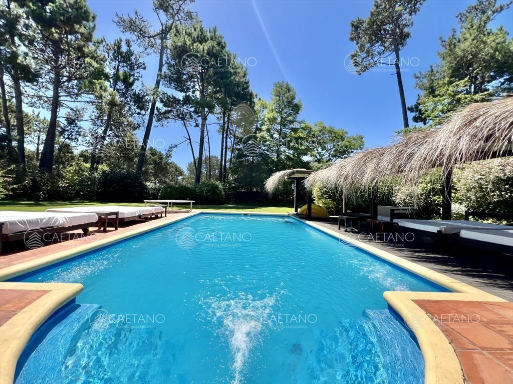 Casa en barrio residencial con 3000 m2 de parque