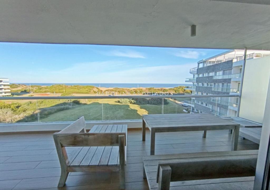 Departamento en Venta de 3 Suites y dependencia