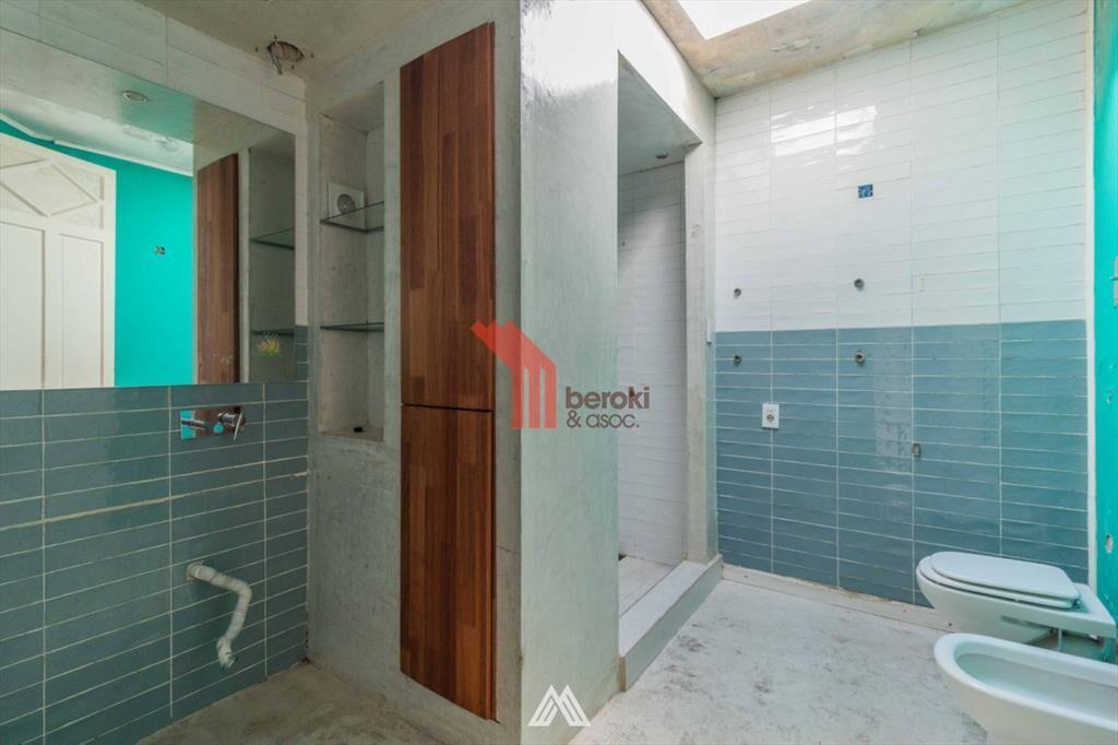 VENTA CASA DE 3 DORMITORIOS Y SERVICIO EN POCITOS