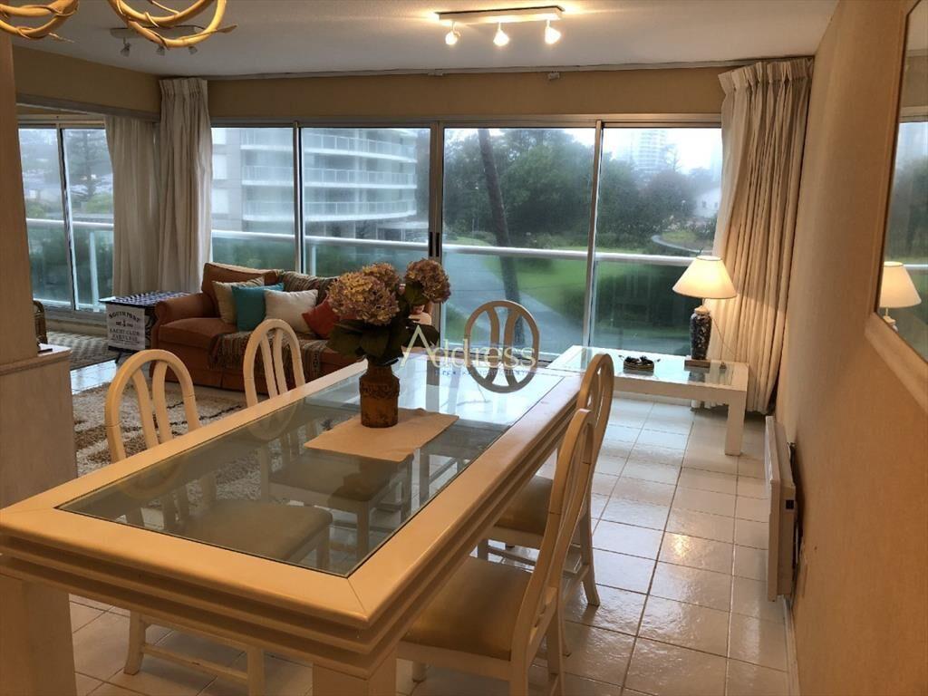 Playa mansa, impecable apartamento a metros del