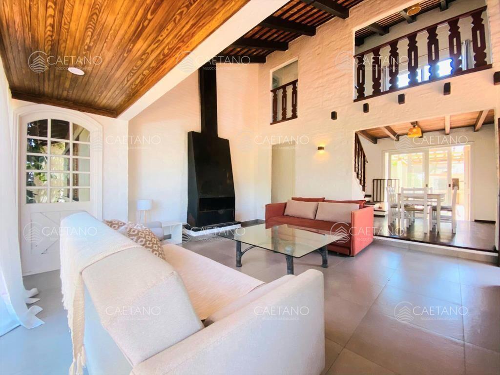 Excelente casa en venta de La Barra de tres + con