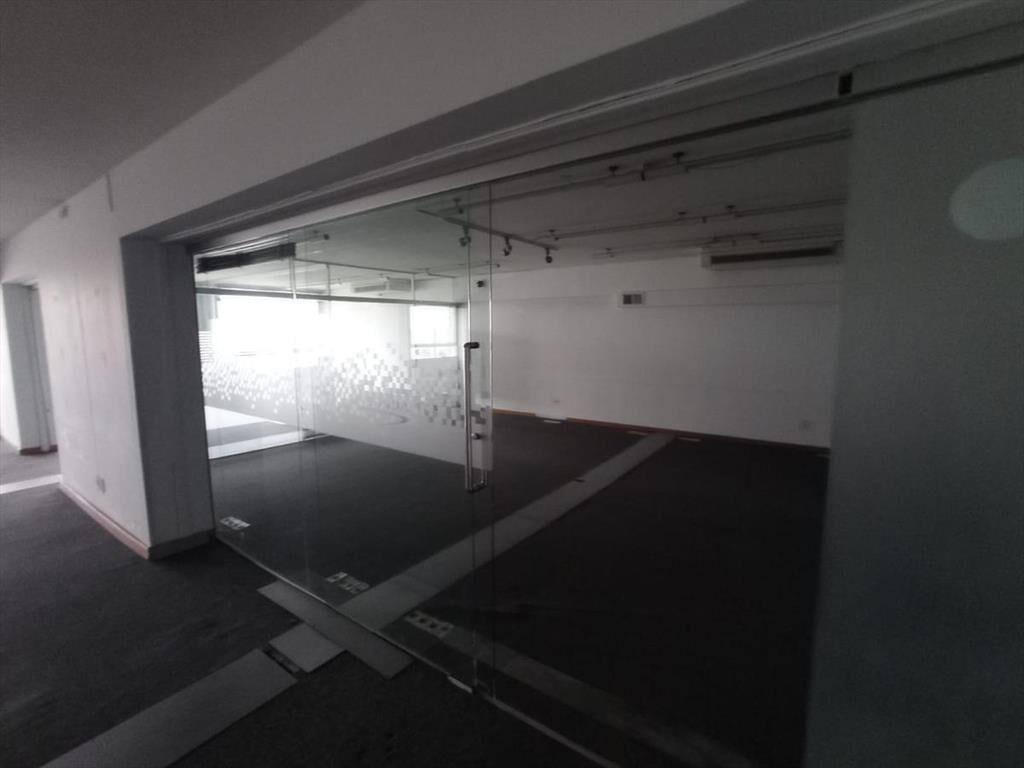 Plaza Independencia , 570 m2 llanos, piso alto con la mejor