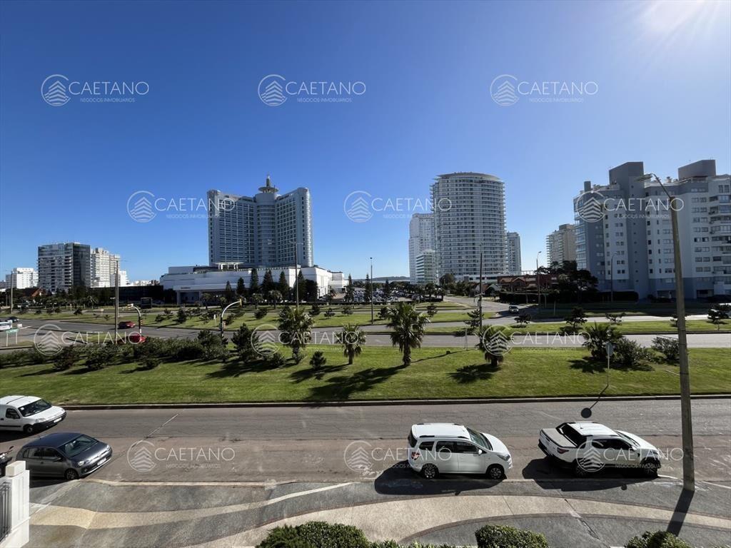 Apartamento en Alquiler a una cuadra del mar en