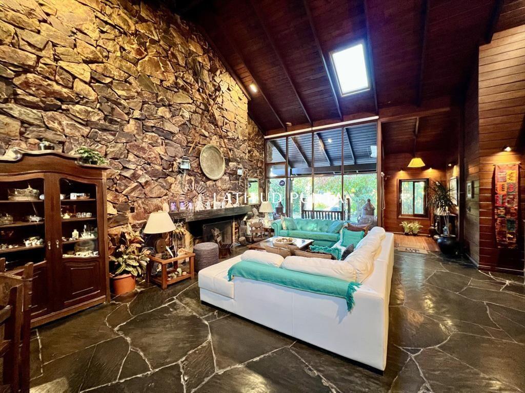 Casa de 4 dormitorios. Roosevelt