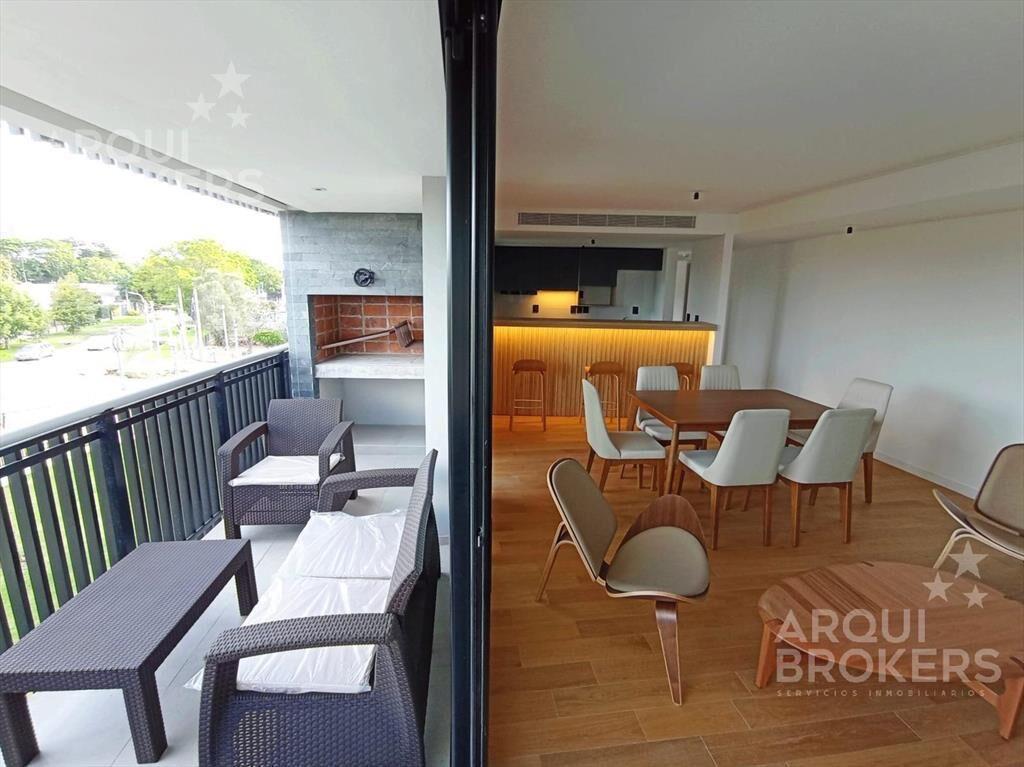 Apartamento de tres dormitorios en venta cin renta en Carra