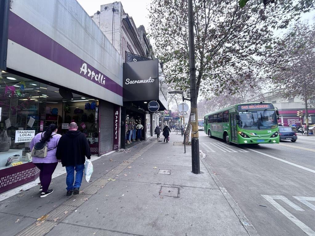 Alquiler local comercial sobre 8 de octubre