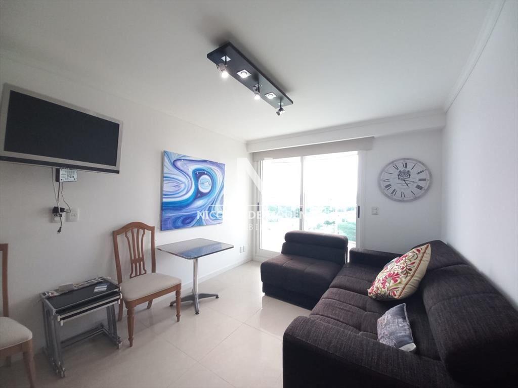 Vende apartamento de 2 dormitorios en Punta del