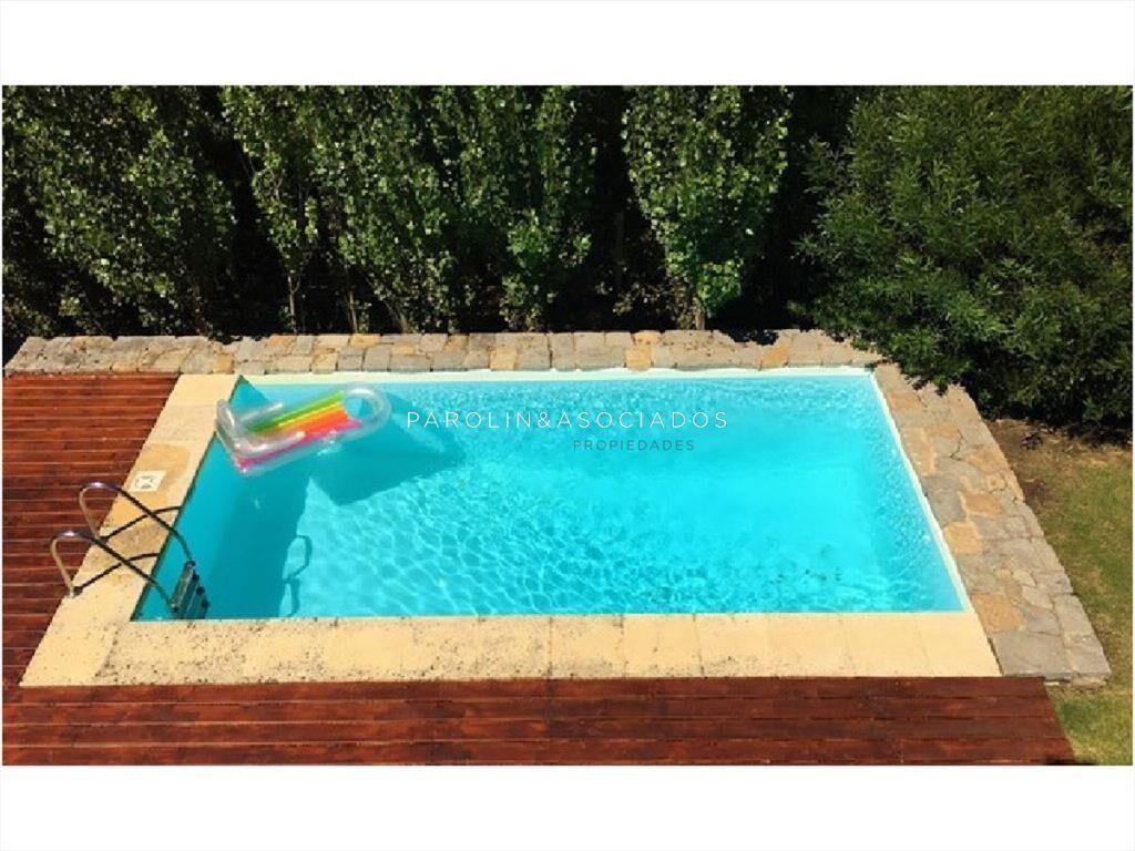 Hermosa casa en venta con piscina en Punta del Este.