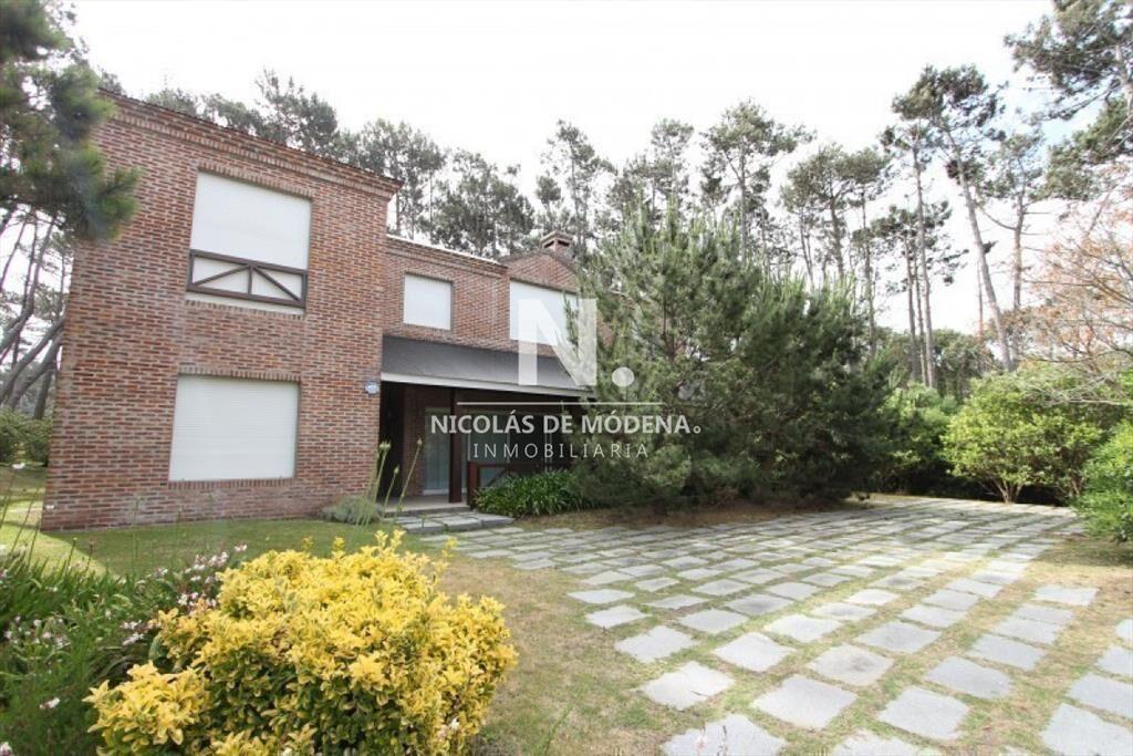 Vende Casa de 4 dormitorios en Laguna Blanca   Â?