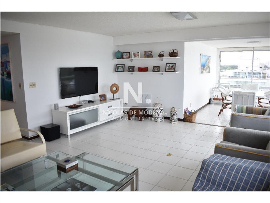 Departamento en playa brava, primera linea.