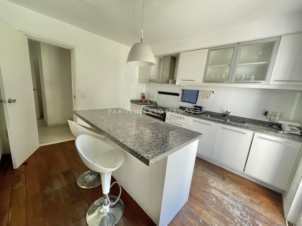 Hermosa casa en venta de 4 dormitorios en barrio