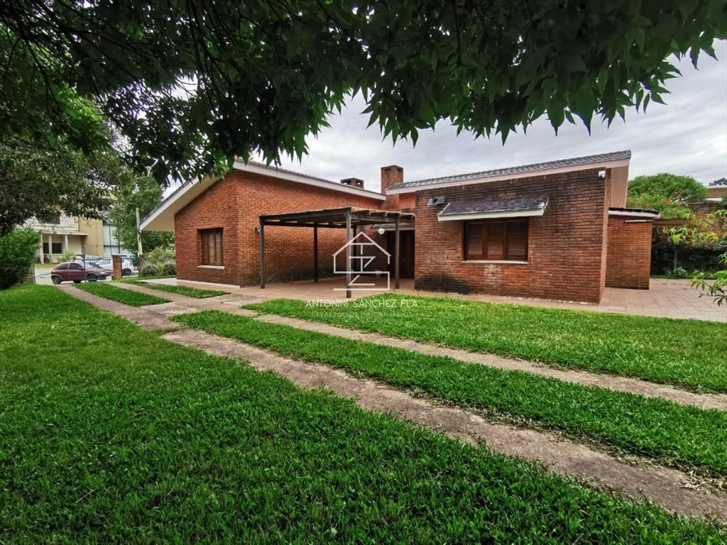 CASA EN ZONA IDEAL PARA CLINICAS