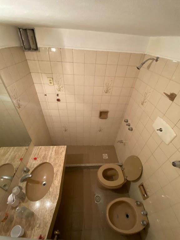 VENTA DE 3 APARTAMENTOS PARA RENTA U OFICINAS PATIO PROPIO