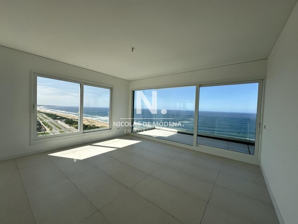 Vende apartamento de 4 dormitorios en Torre Le