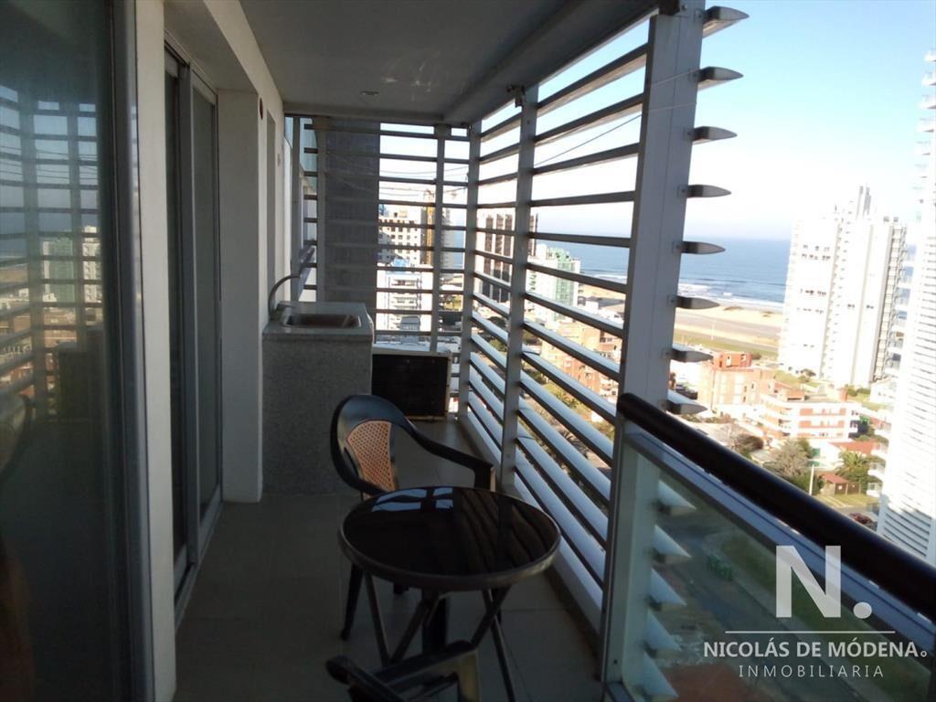 Departamento de 2 dormitorios con hermosa vista a playa bra