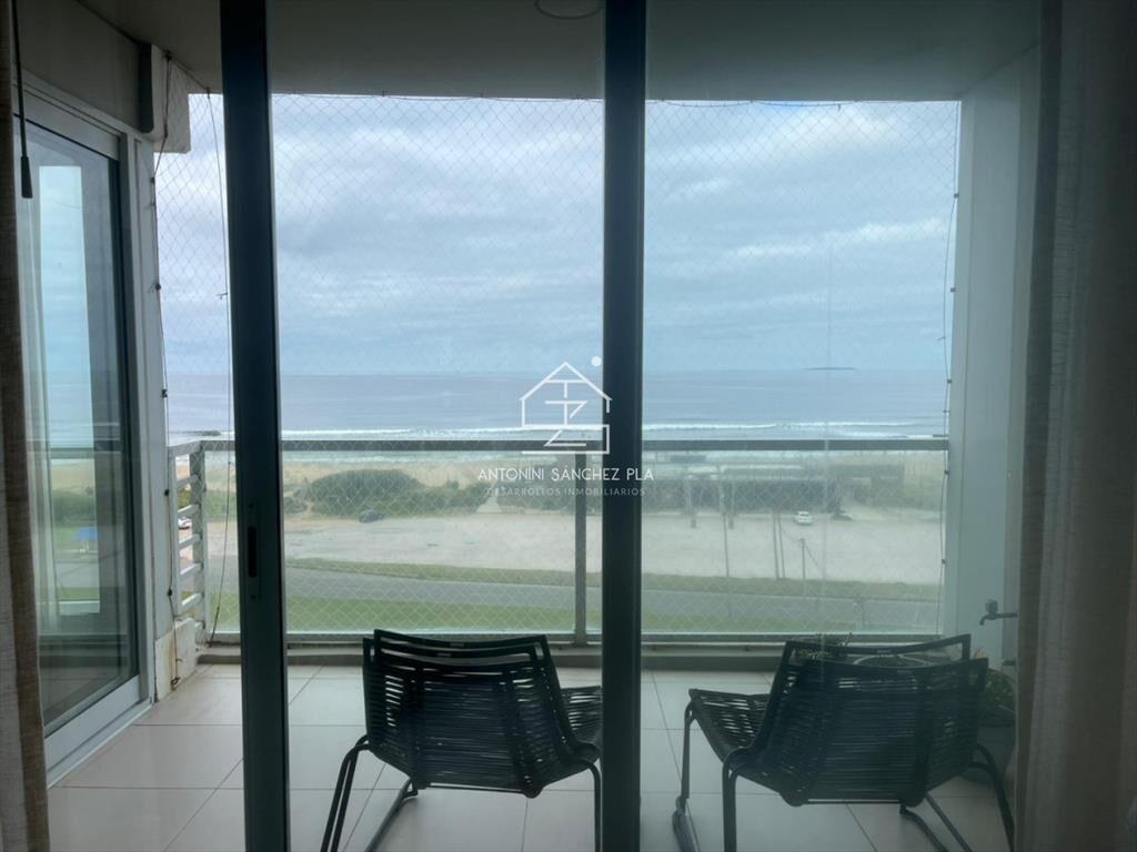 Apartamento de dos dormitorios en venta en Playa Brava con