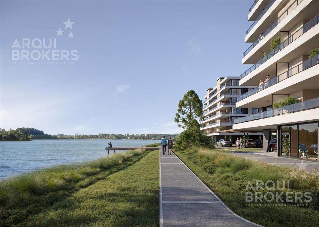 Apartamento de dos dormitorios en venta en Carrasco Este -