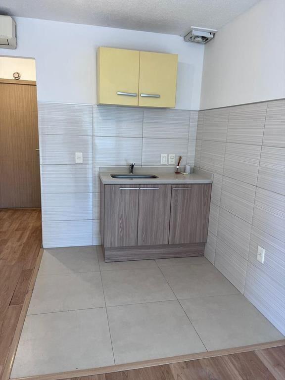 Alquilo apartamento, edificio con  Gym, barbacoa, sala lect
