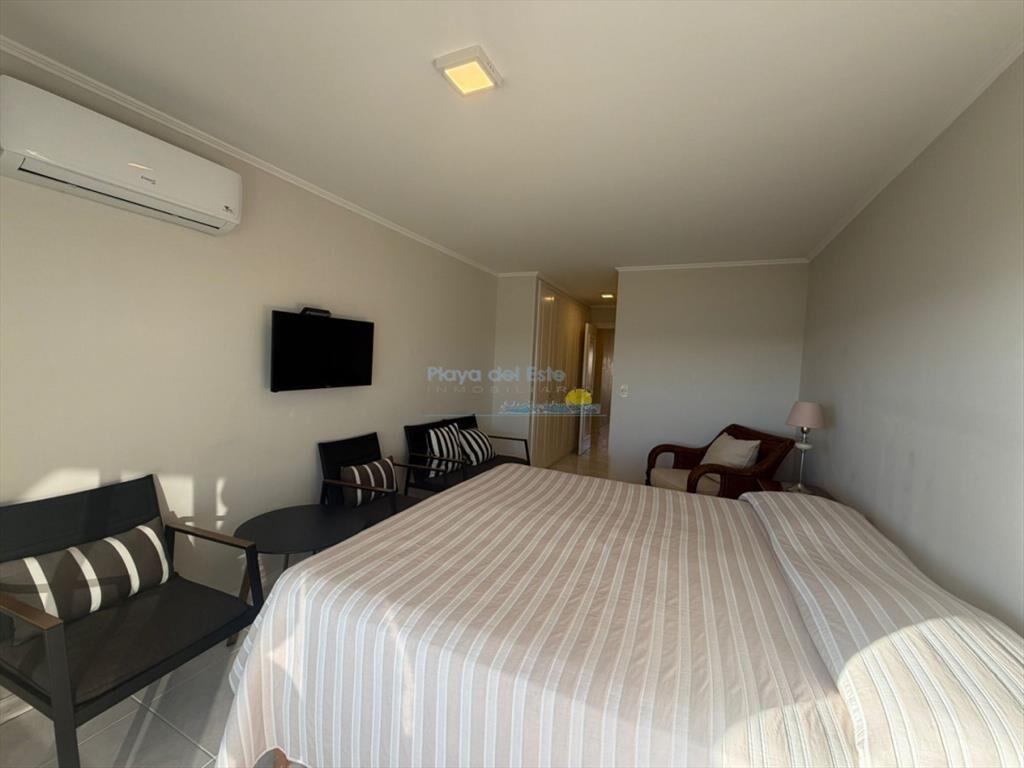 Apartamento de 3 dormitorios en Punta del este ,