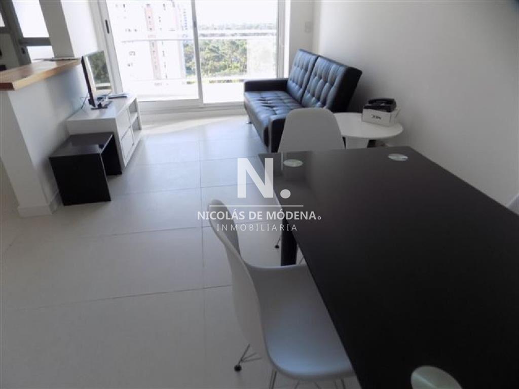 ALQUILA APARTAMENTO UN DORMITORIO , UN BAÑO
