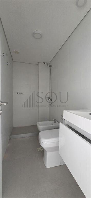VENTA APARTAMENTO 3 DORMITORIOS Y PARRILLERO CON RENTA CORD