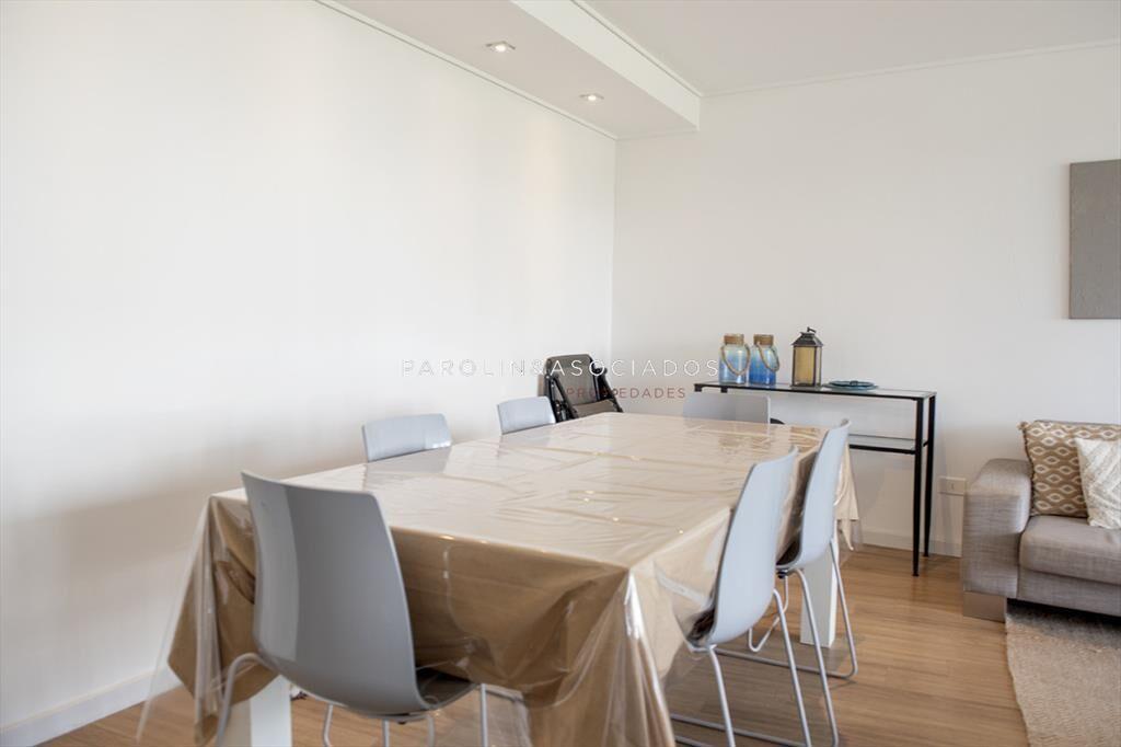 Vende apartamento en Alexander Boulevard de 2 dormitorios.