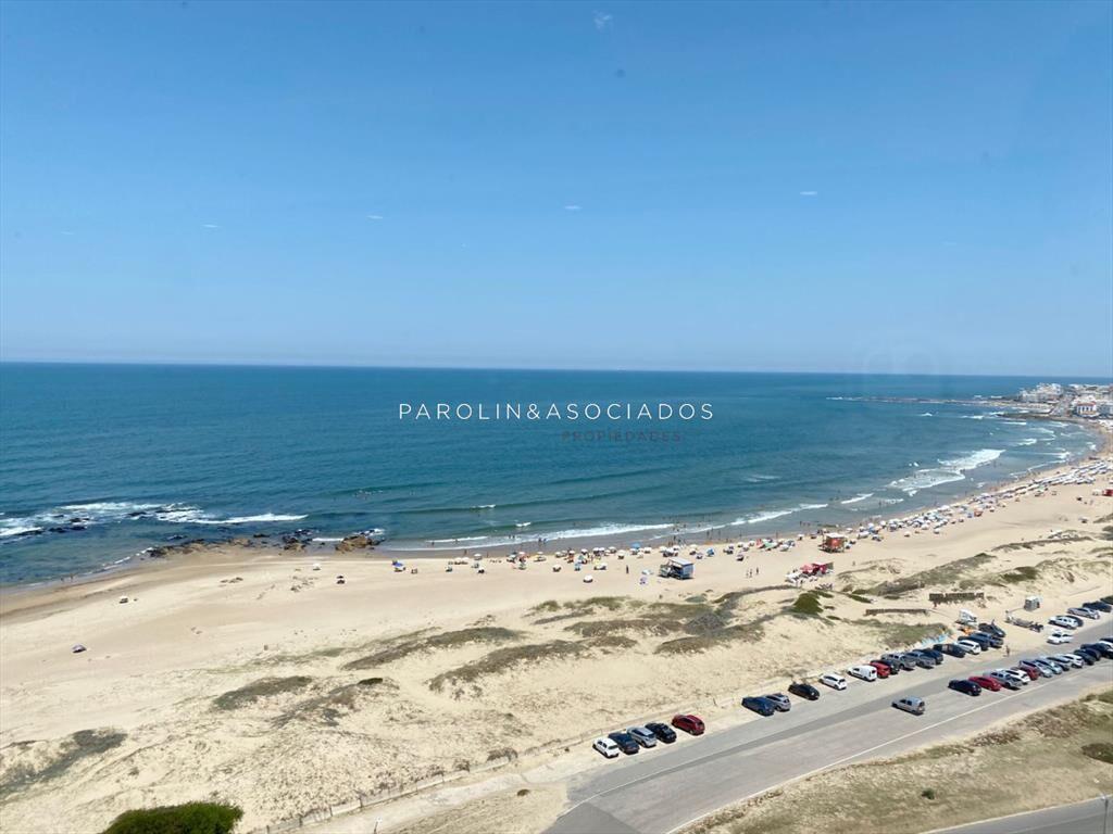 Apartamento en venta de 3 dormitorios en edificio