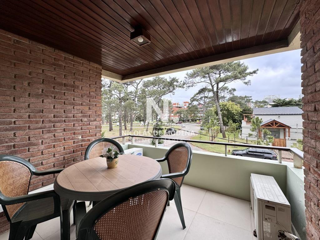 Apartamento reciclado en edifico Helios Punta Del