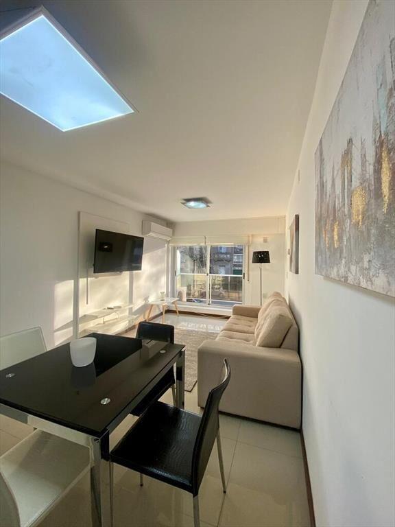 Alquiler apartamento 2 dormitorios amoblado con patio en Po