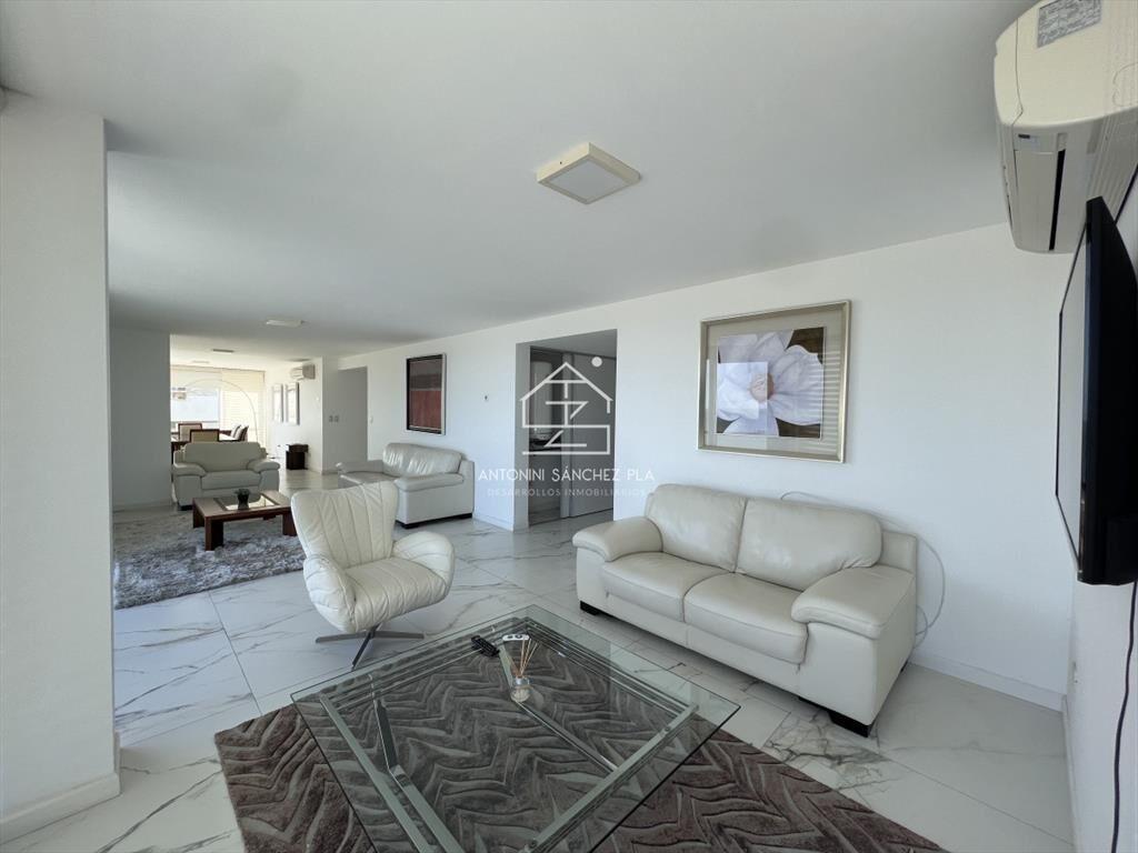 Hermoso apartamento en venta 4 dormitorios. Frente al mar P