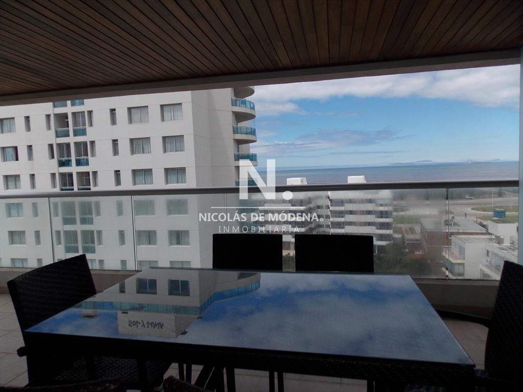 Vende apartamento a metros del mar en Brava Punta