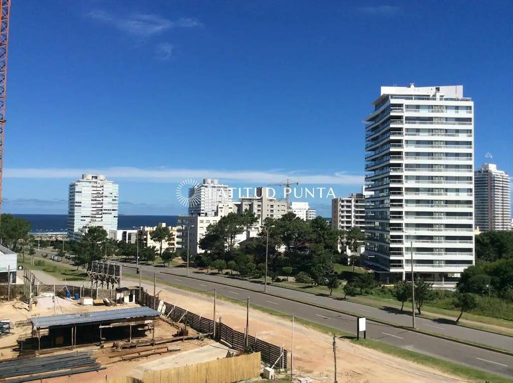 Apartamento en One, 3 dormitorios más dependencia