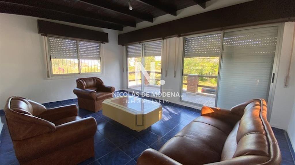 Casa de 3 dor mas apto al fondo con 2 dor en el a